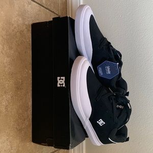 DC Infinite TX Men’s Size 10 Brand New